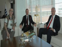 A.Ü.'ye tebrik yağıyor